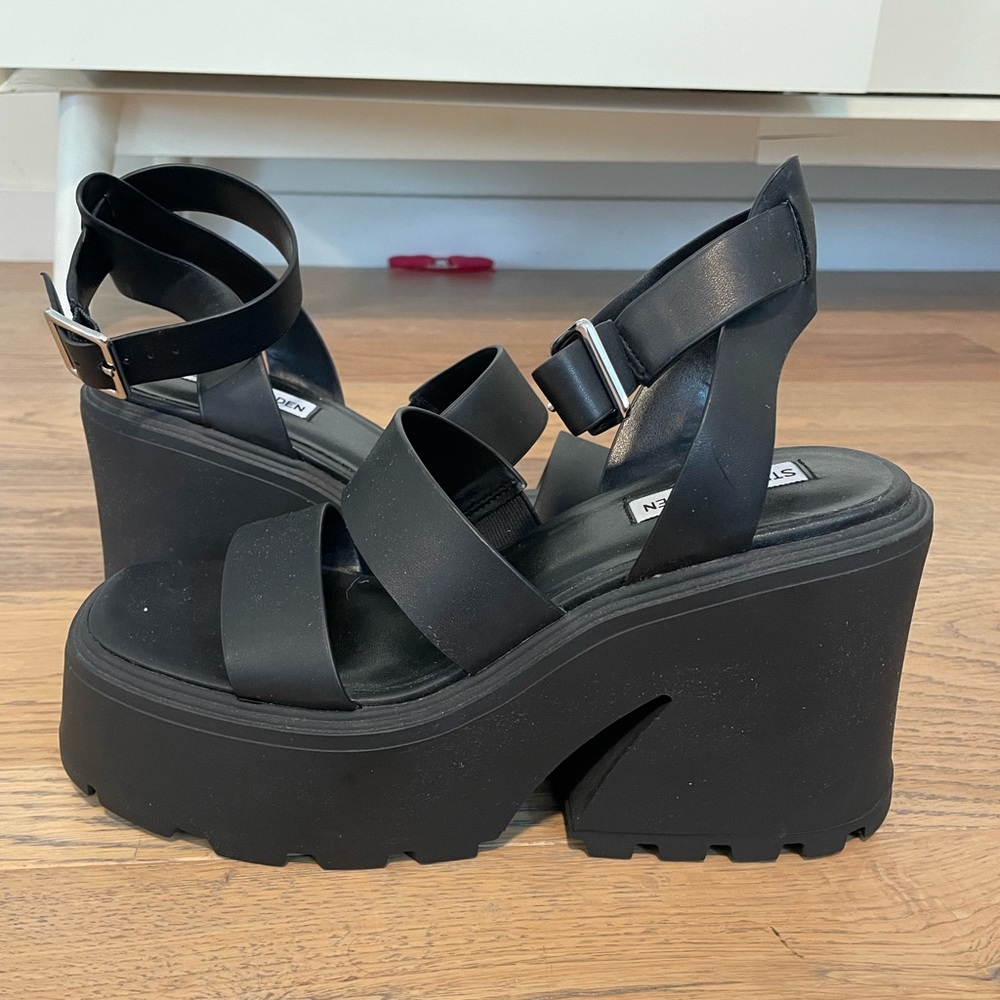 Steve Madden Chunky Abbot Sandals (NBW)